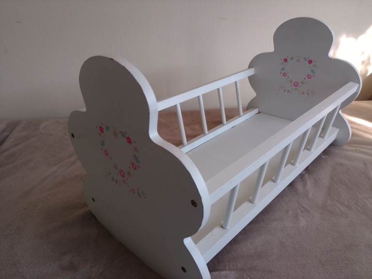Dolls crib and high chair