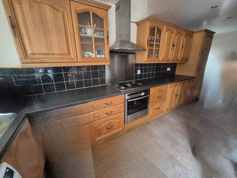 Full kitchen with appliances