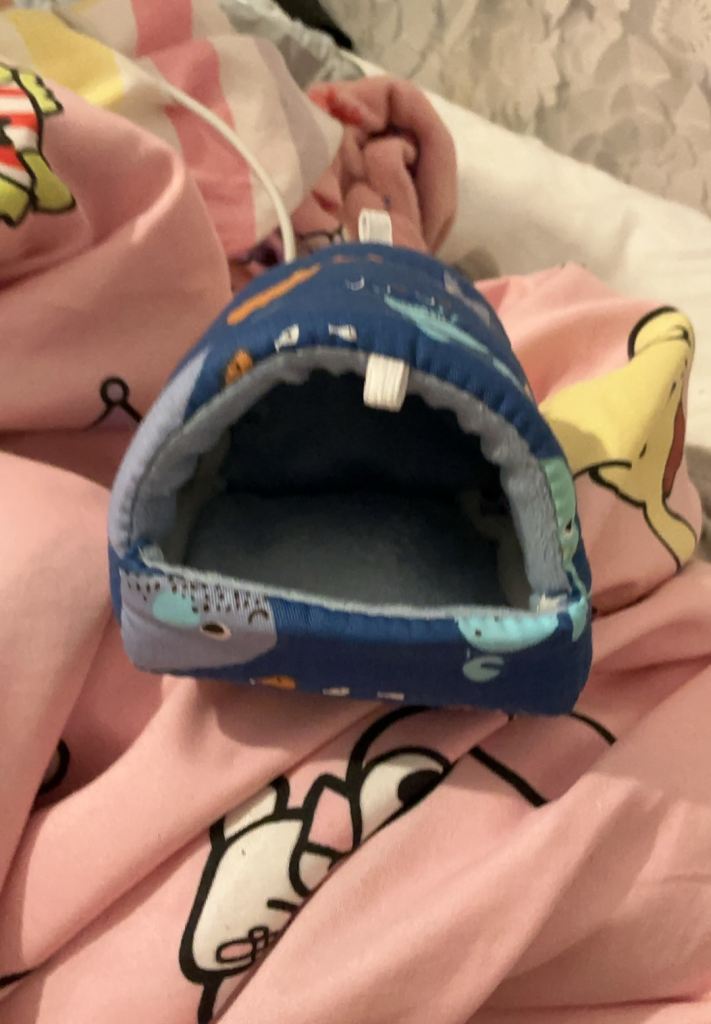 BRAND NEW SMALL ANIMAL HOUSE