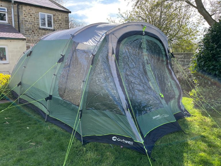 Outwell Tent with Carpet, Table, Pegs, Tarp – Good Condition