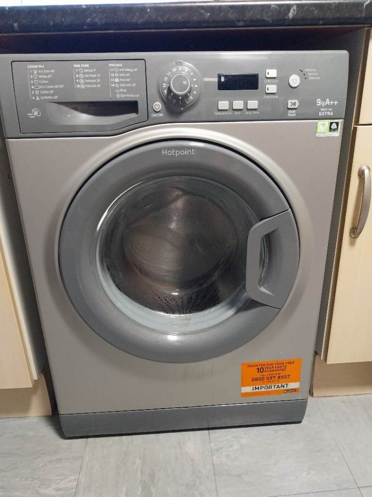 Hotpoint Aqualtis Washing Machine – Good Condition