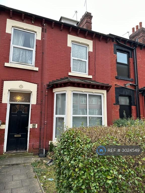 1 bedroom flat in Mexborough Avenue, Leeds, LS7 (1 bed) (#3024549)