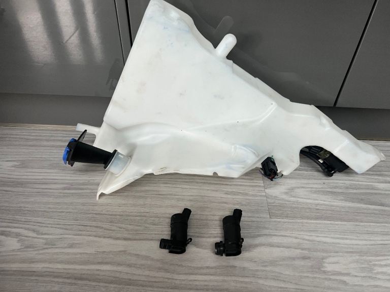 Jaguar X250 washer tank 