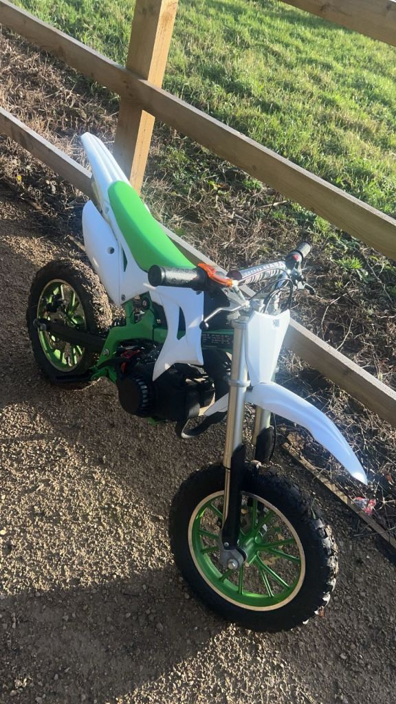 Kids Petrol Pit 49cc Bike – White and Green, Good Condition
