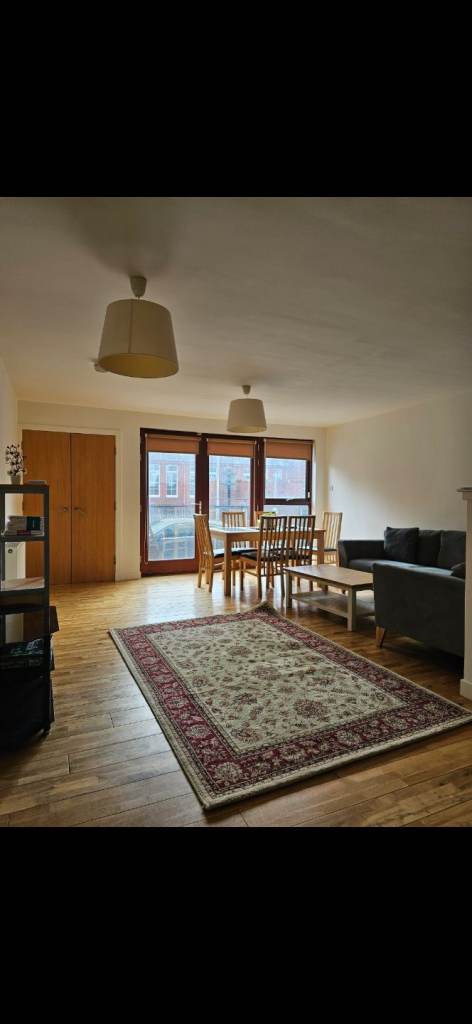 3 Bedroom, 2 bathrooms near Glasgow University 