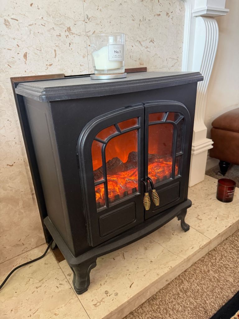 Black Electric Heater – Realistic Flame Effect