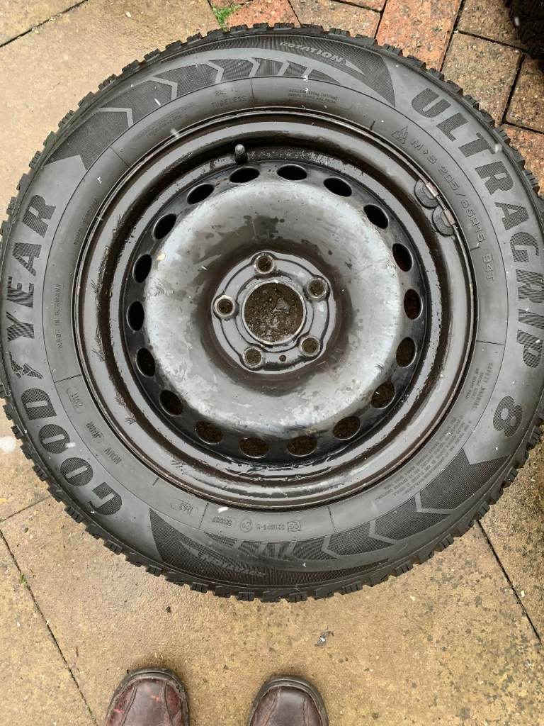4 Winter tyres 205/65R15 on wheels with wheel trims