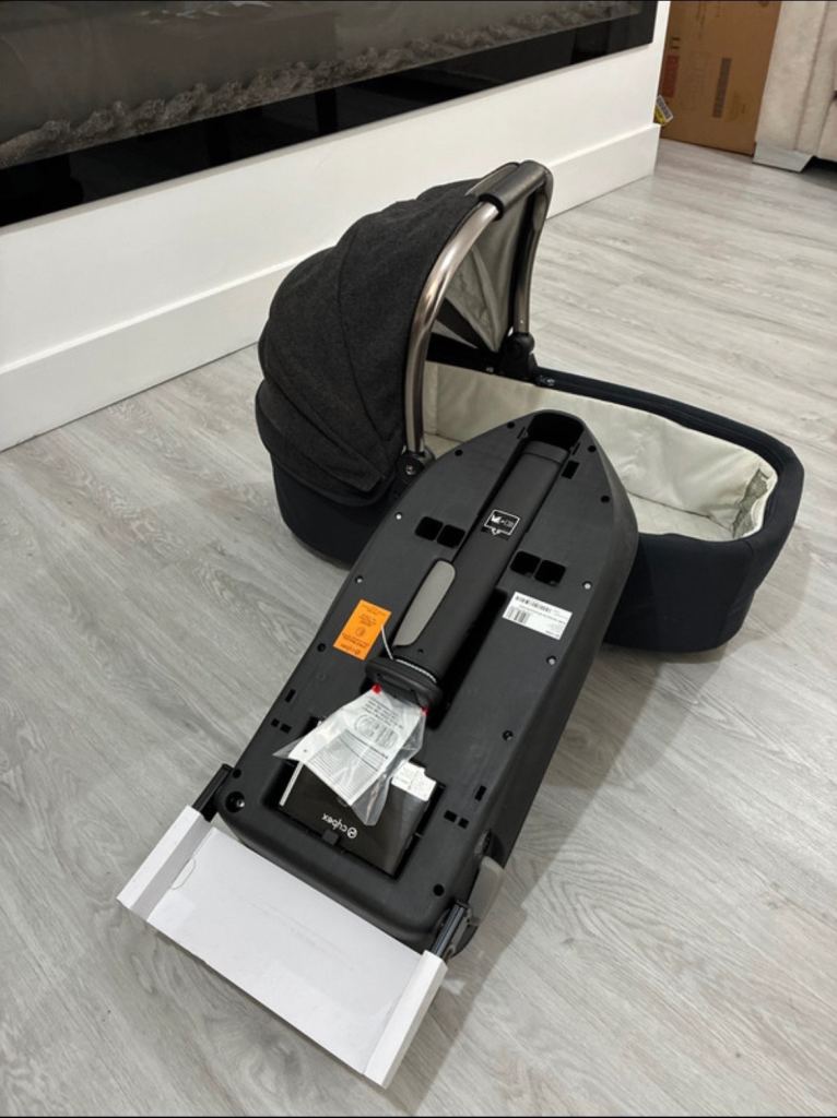 Cybex Aton B2 i-Size Base One & Carrycot - Black, Excellent Condition