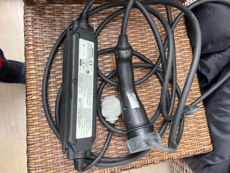Genuine UK 3 pin plug high speed quality EV charger