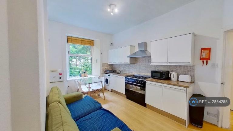 3 bedroom flat in Cathcart Place, Edinburgh, EH11 (3 bed) (#2854285)