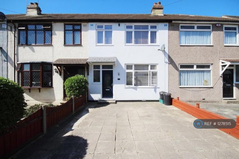 3 bedroom house in Beechwood Gardens, Rainham, RM13 (3 bed) (#1278515)