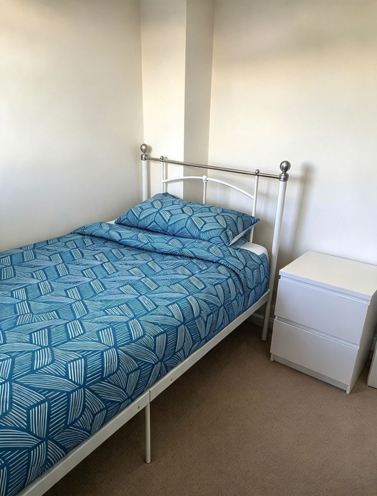 Rent *** Single Room - Located close to Enfield Lock Train Station, 