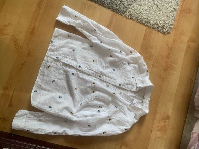 Attractive, well  made ,white,  sear sucker, cotton,  shirt, with little boats on, size 10