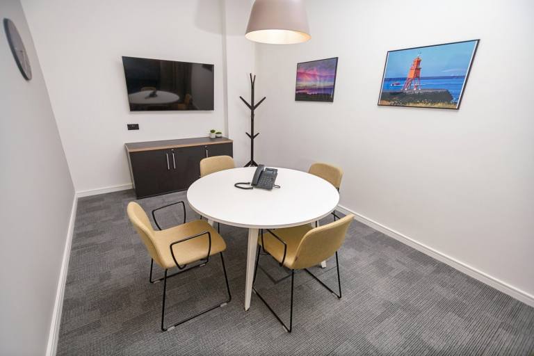 Newcastle - NE27 0QQ \ Productive Team Workspace with 4 Workstations