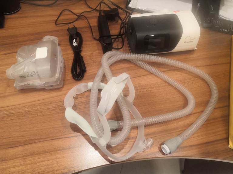 AirSenseTM 11 AutoSet + Philips DreamWear Nasal CPAP Mask