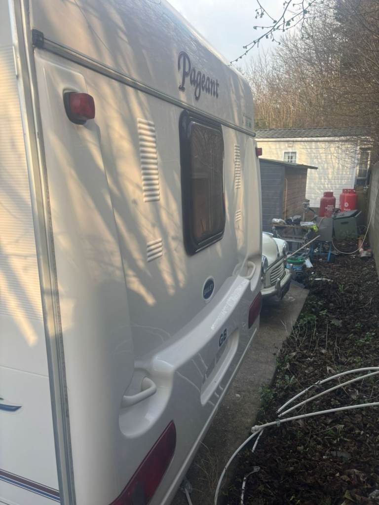 Bailey pageant champagne 