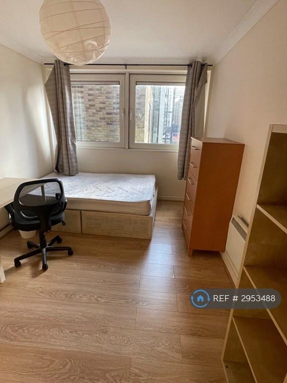 1 bedroom in Boardwalk Place, London, E14 (#2953488)