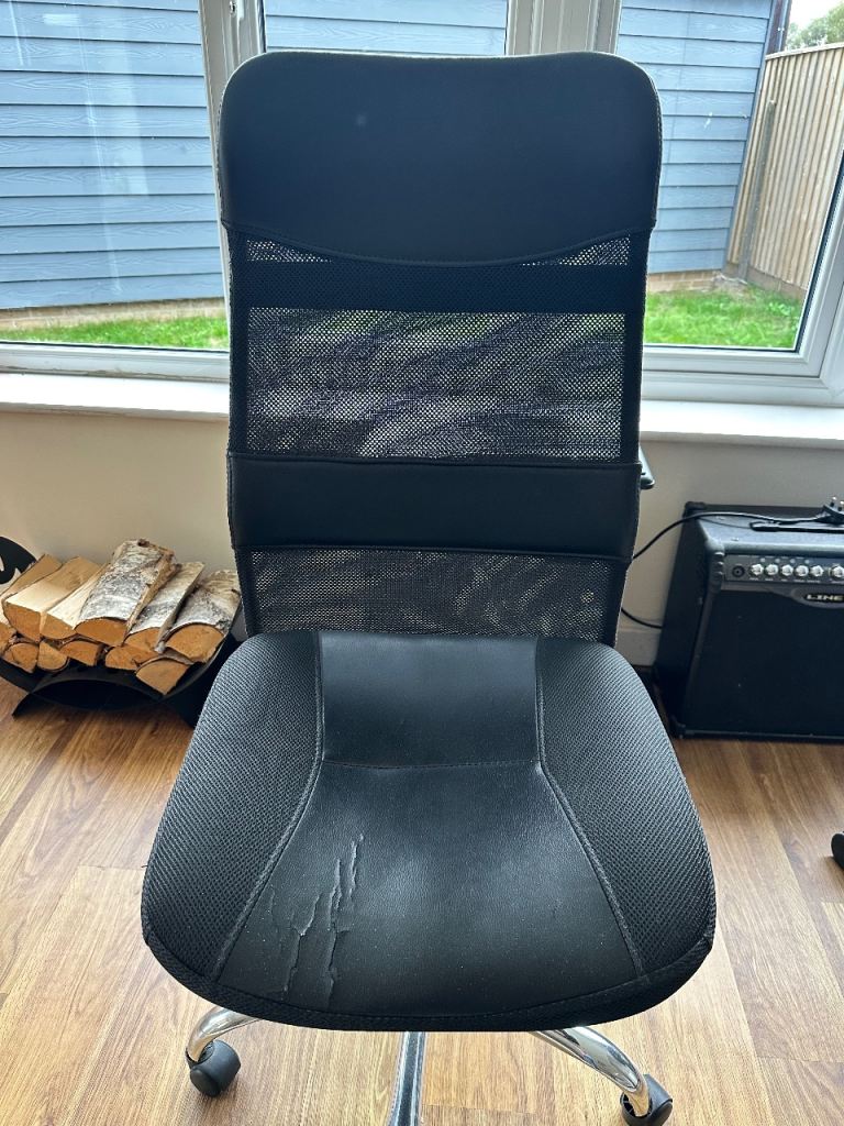 Black office chair 
