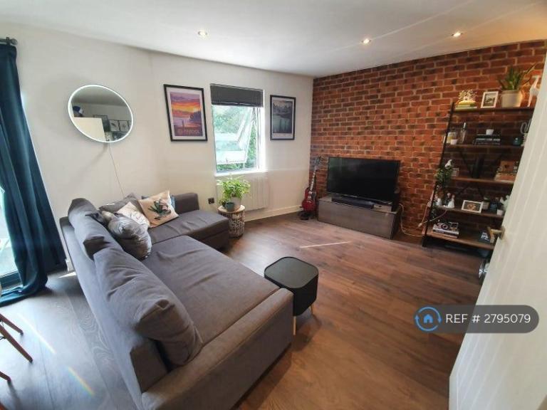 1 bedroom flat in The Brassworks Loft, Bristol, BS2 (1 bed) (#2795079)