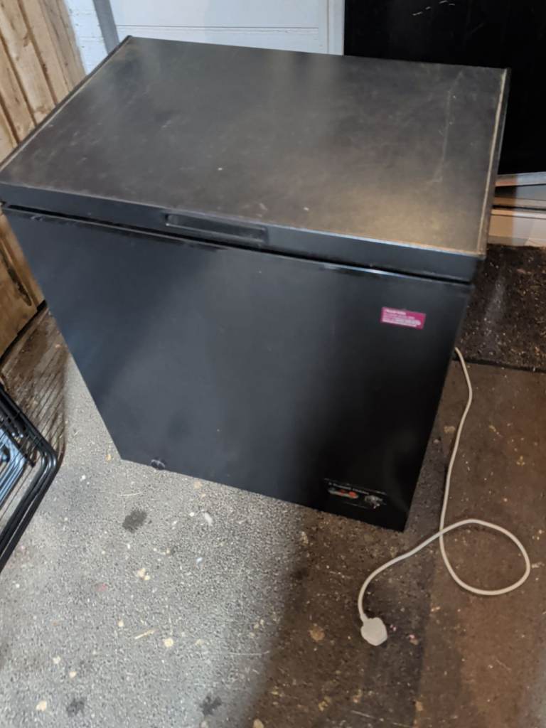 Russell Hobbs Chest Freezer RHCF142B black Used Condition