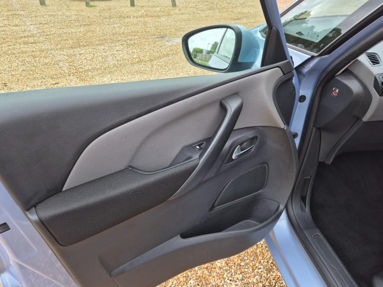 2016 Citroen C4 Picasso BLUEHDI SELECTION 5-Door Diesel