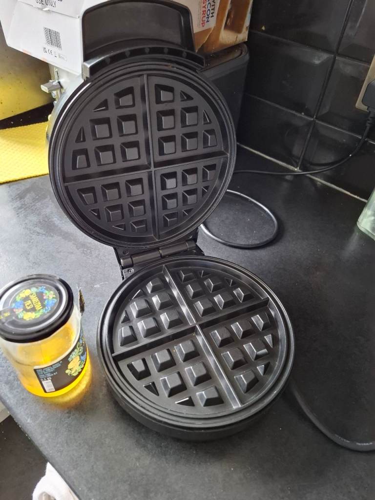 Selling waffle machine £3