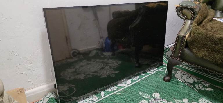 LG 42" Smart LED TV – With Remote & Wall Bracket – Fully Working