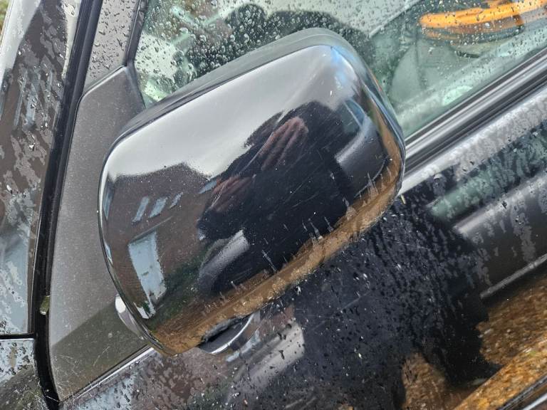 Rav 4 2005 wing mirros collection only