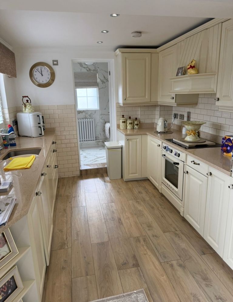 full kitchen 