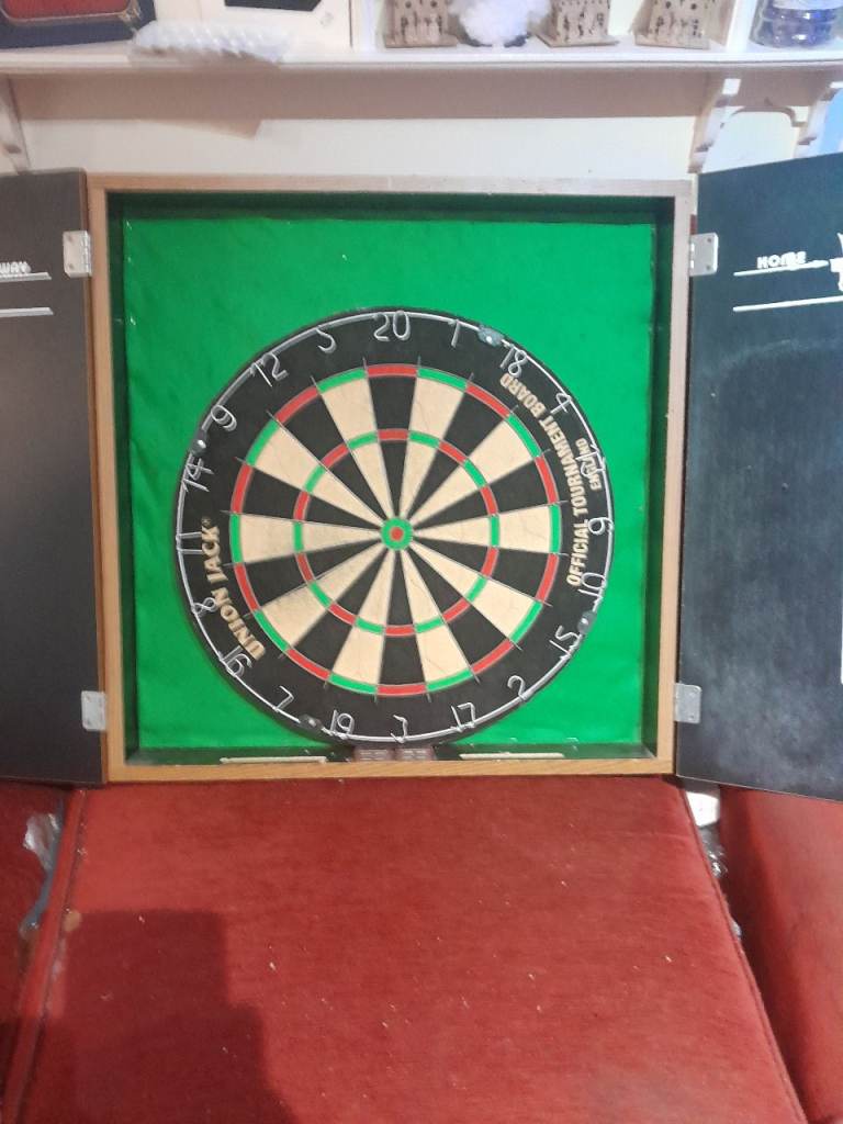 Vintage 1980s Dart Board and Cabinet – Never Used, New Condition