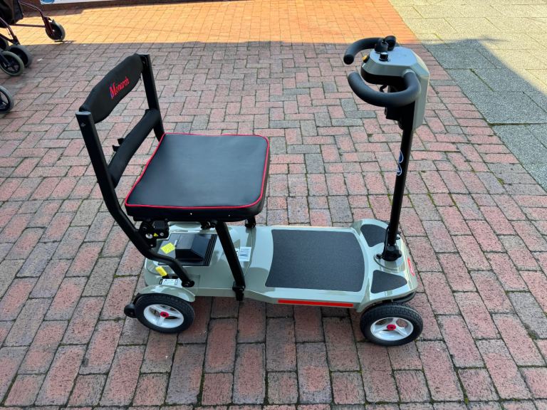 Light weight easy to fold travel scooterz