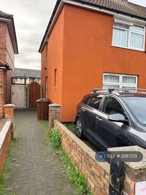 2 bedroom house in Neasham Road, Dagenham, RM8 (2 bed) (#2867219)