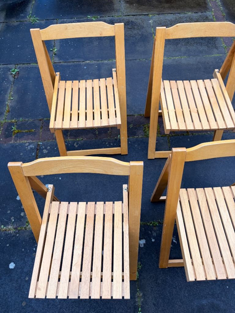 4 wooden chairs 