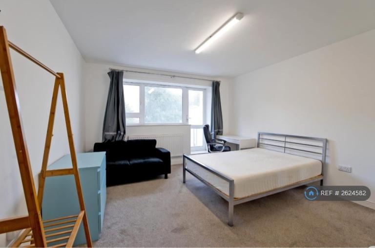 5 bedroom flat in Scafell, London, NW1 (5 bed) (#2624582)