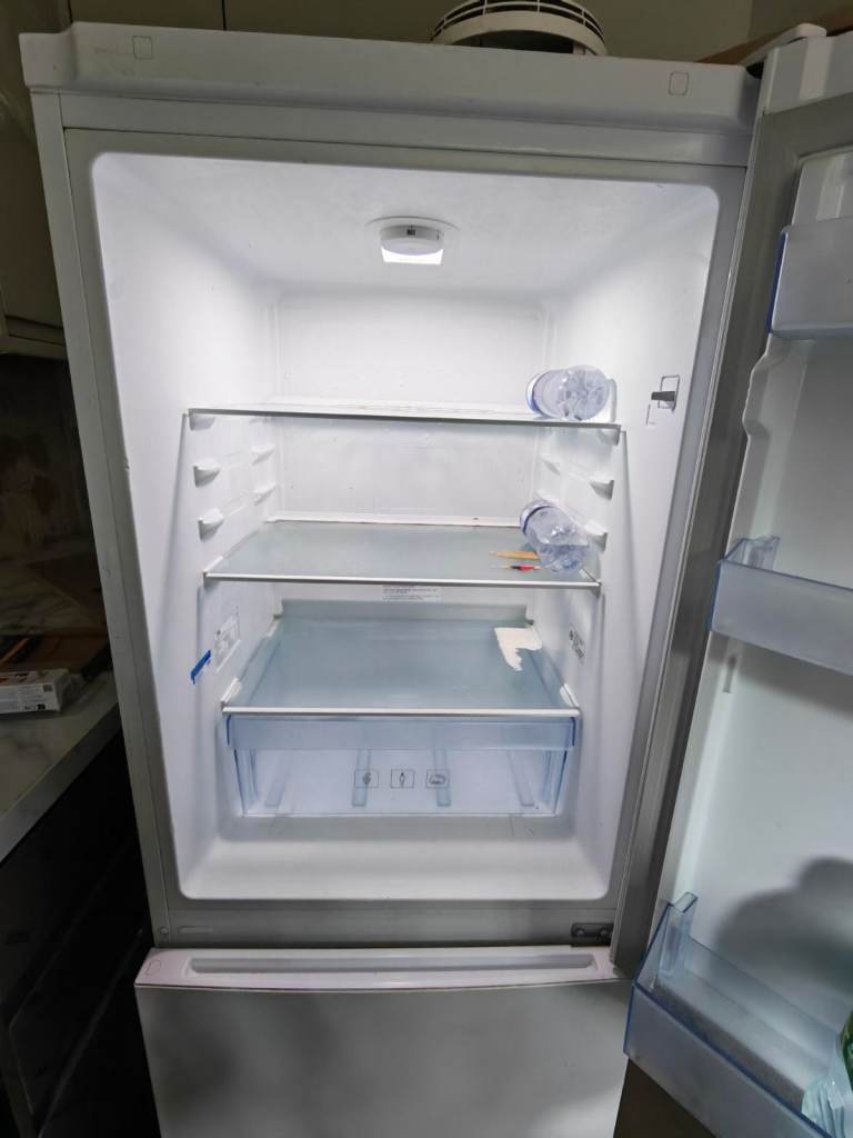 ✨ Used Freestanding Beko CXFG3552W Fridge Freezer – Great Condition (SW11 Pickup)