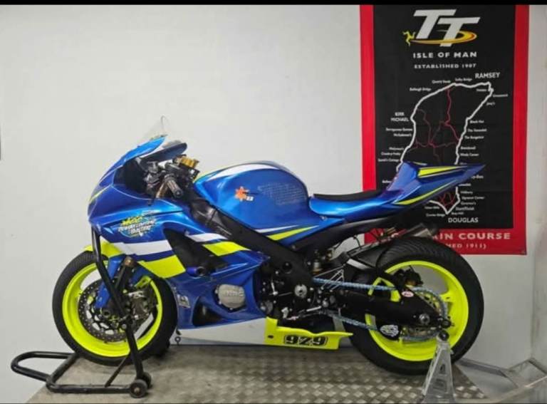 Suzuzi GSX-R 1000 Track Bike