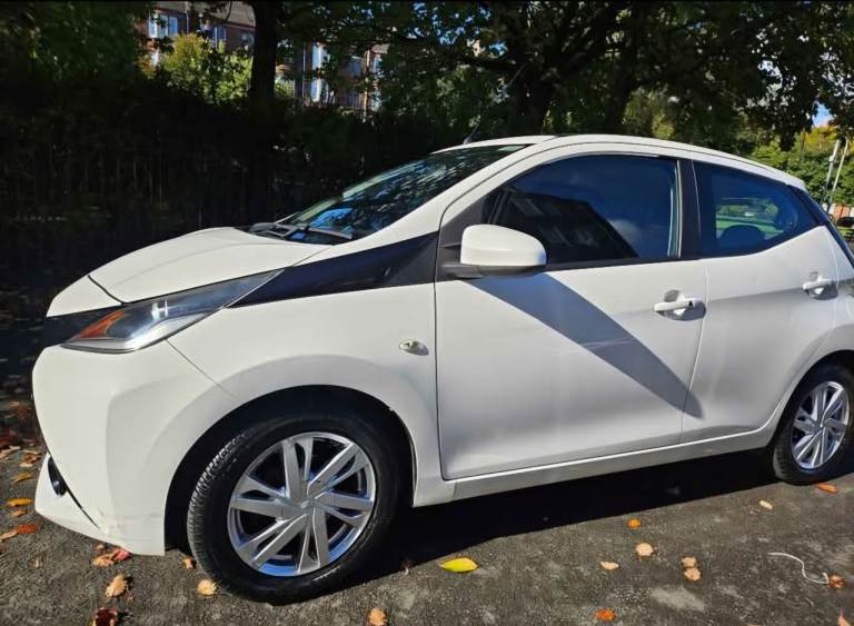 Toyota, AYGO, Hatchback, 2015, Manual, 998 (cc), 5 doors