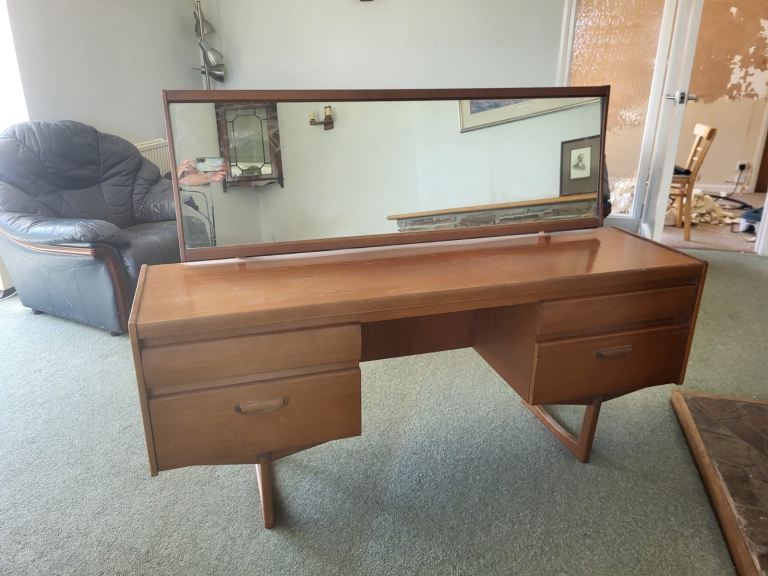 Vintage William Lawrence and co Dressing Table with Mirror – Fair Condition