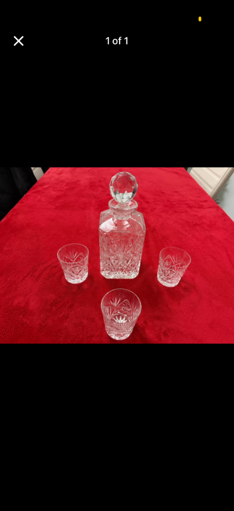 Decanter with glasses 