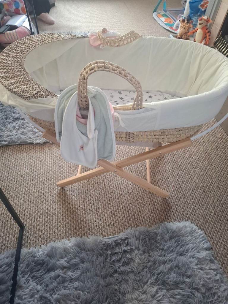 Moses basket and bouncer