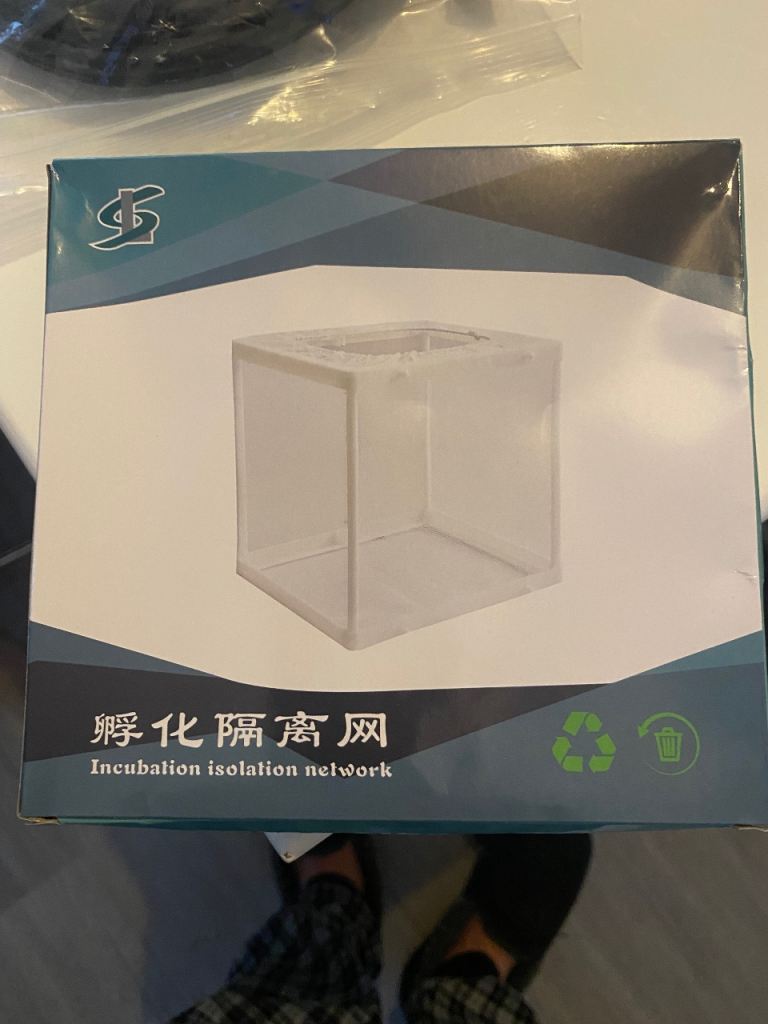 Aquarium isolation box