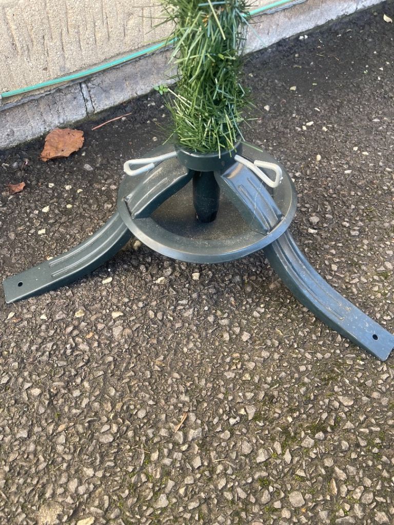 Xmas tree stand free