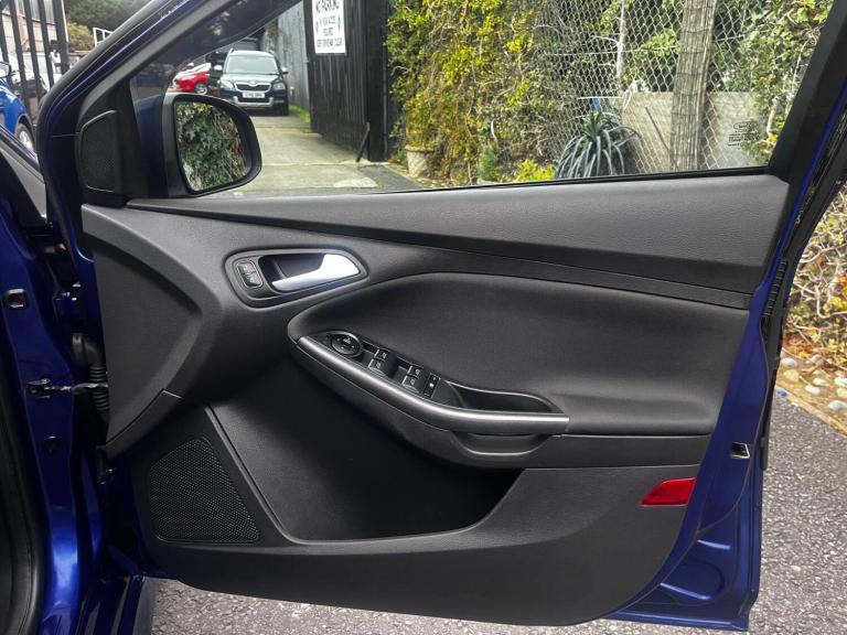 2015 Ford Focus 1.5T EcoBoost Zetec S Euro 6 (s/s) 5dr HATCHBACK Petrol Manual