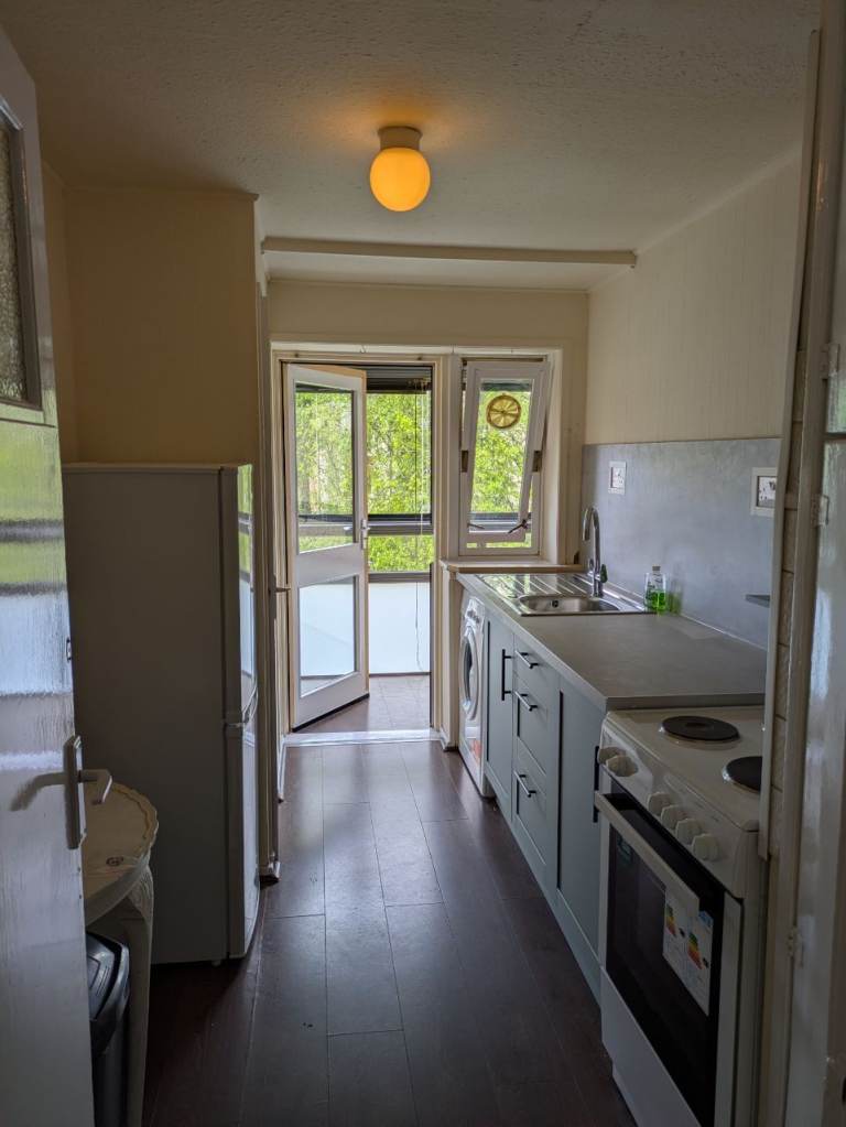 Two bedroom flat to rent in Cadder