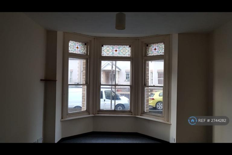 1 bedroom flat in Paragon Flats, Ilfracombe, EX34 (1 bed) (#2744282)