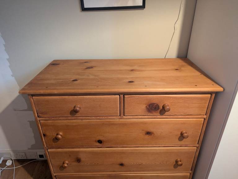 Solid wood chest of drawers