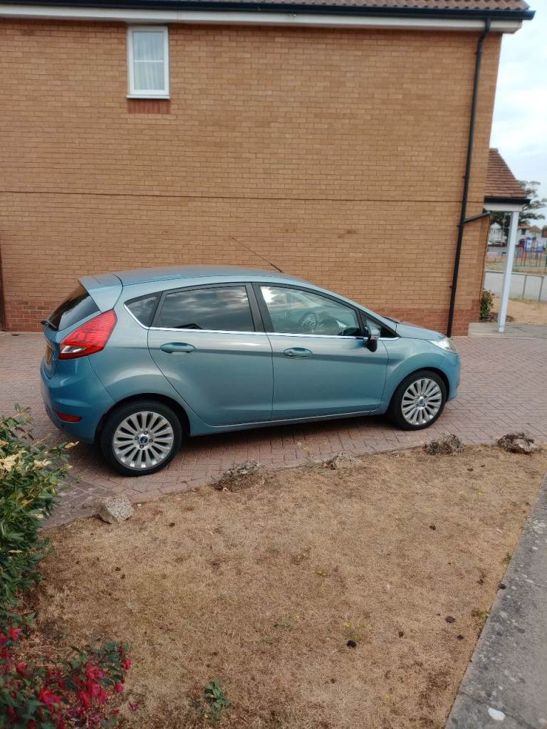 Ford fiesta titanium 1596 (cc), 5 doors