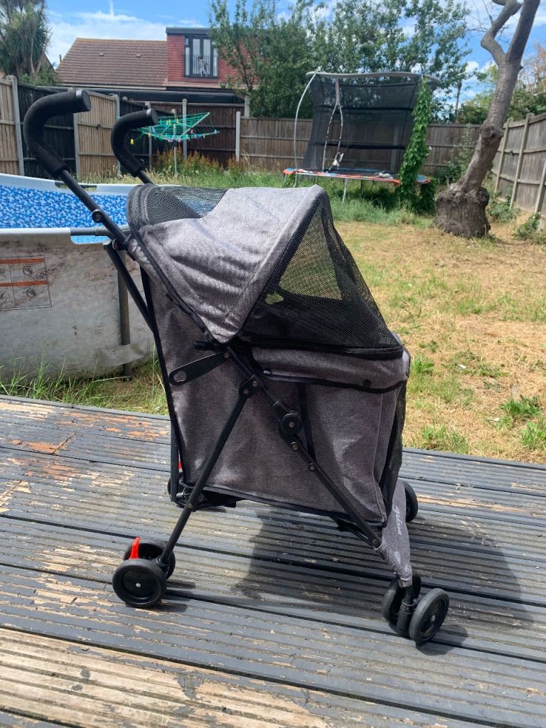 Dog pushchair 