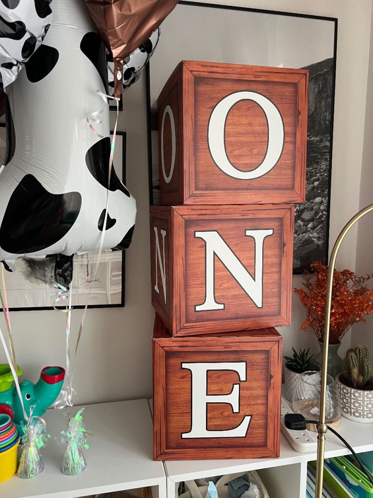‘One’ birthday decorations wooden looking cardboard boxes 
