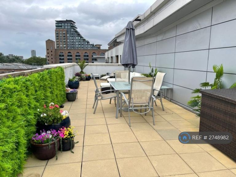 1 bedroom in Eluna Apartments, London, E1W (#2748982)